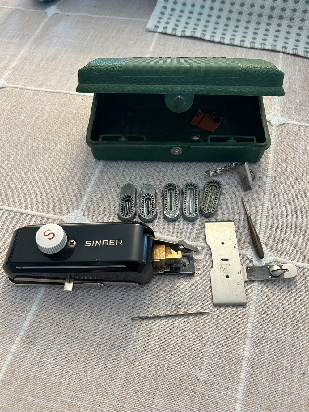 Singer W654321N buttonholer.